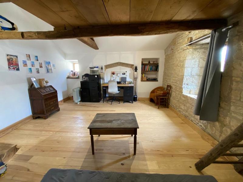 Demeure - 93 m² - 6 pièces