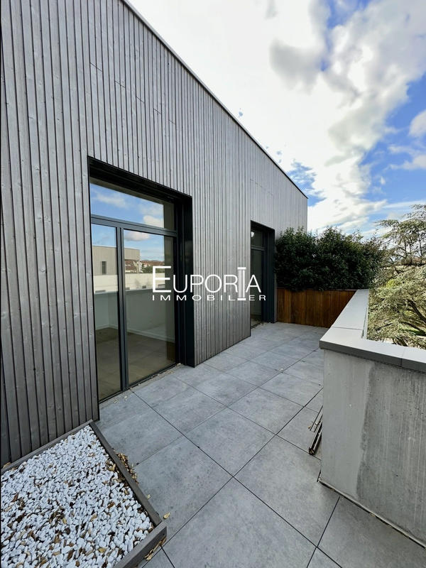 Appartement - 121 m² - 5 pièces