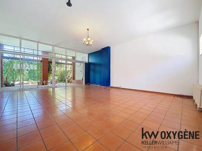 Maison - 223 m² - 9 pièces