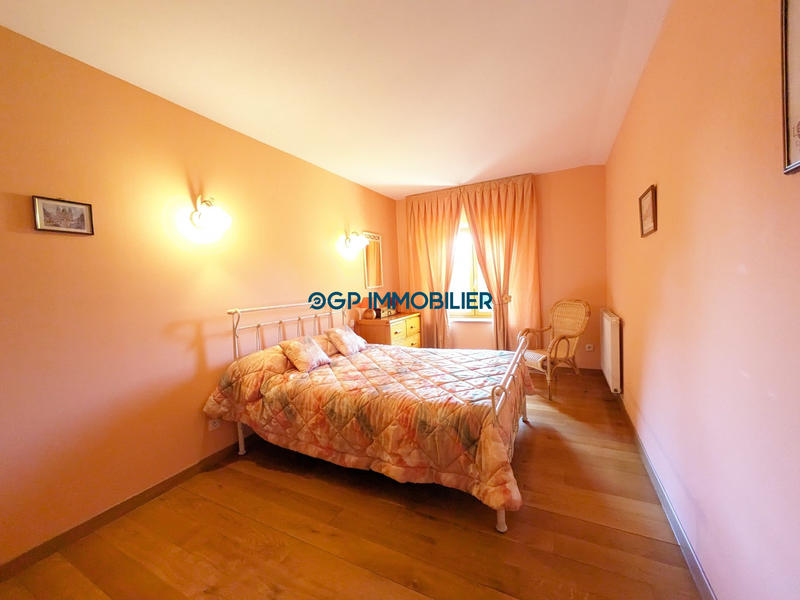 Maison - 340 m² - 8 pièces