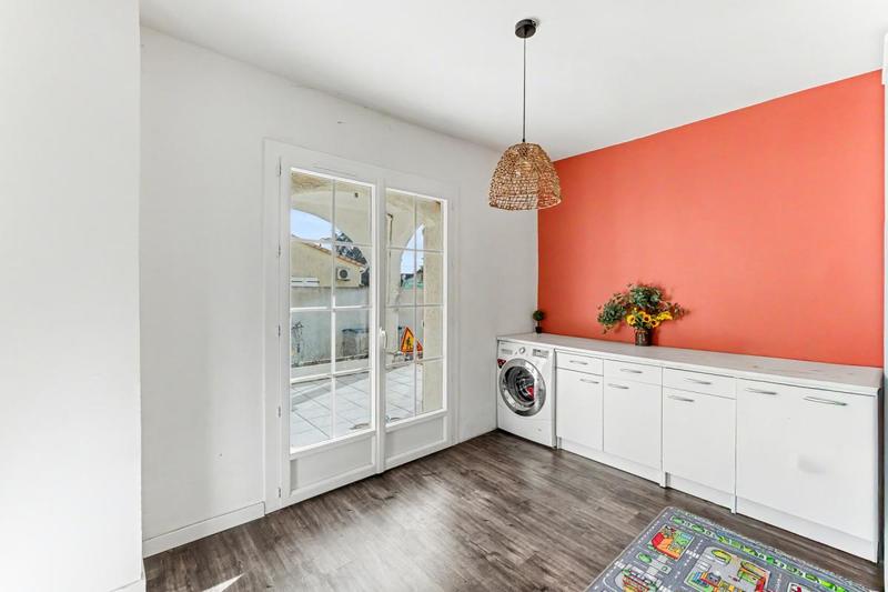 Maison - 235 m² - 7 pièces