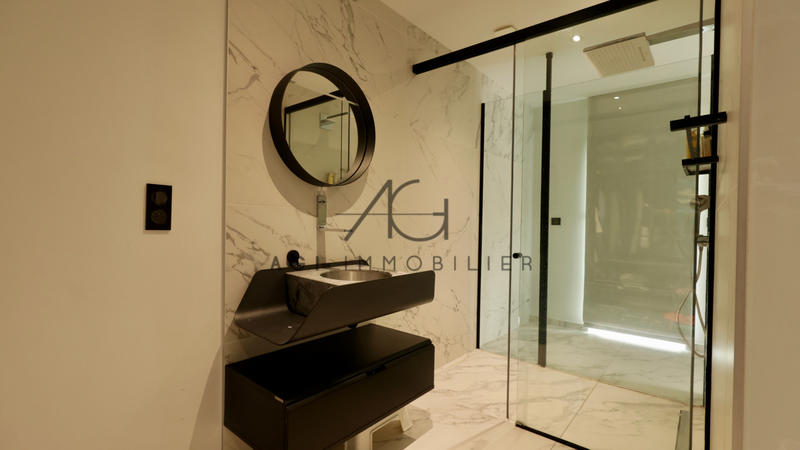 Maison - 228 m² - 5 pièces