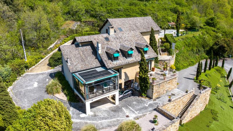 Maison - 600 m² - 12 pièces