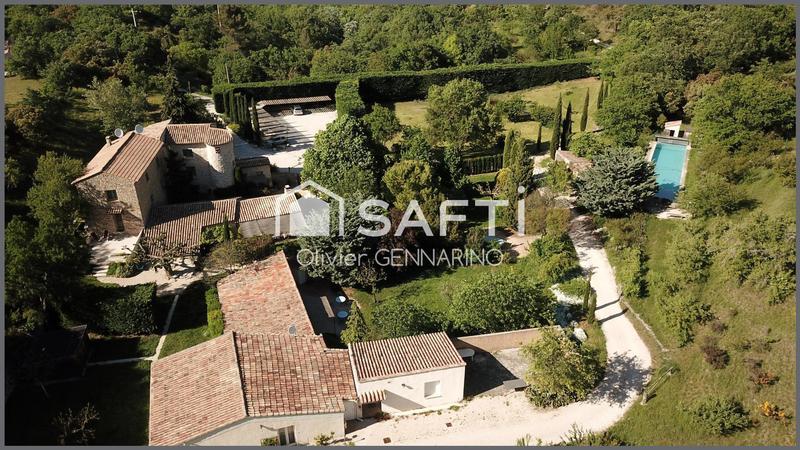 Maison - 591 m² - 22 pièces