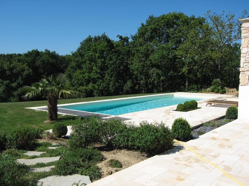 Propriété - 360 m² - 8 pièces