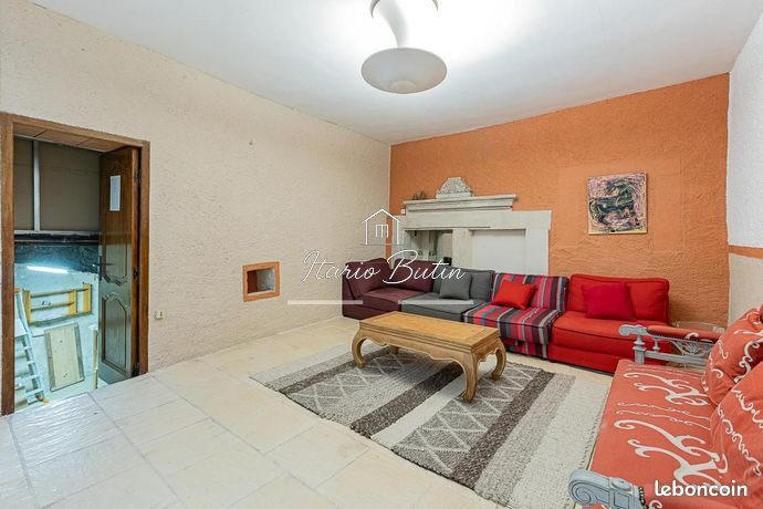 Maison - 238 m² - 9 pièces