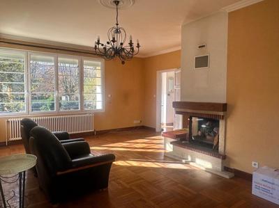 Maison - 137 m² - 9 pièces