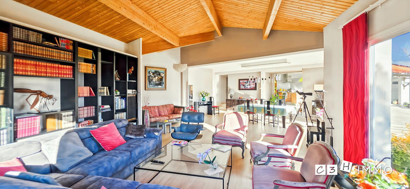 Villa - 234 m² - 7 pièces