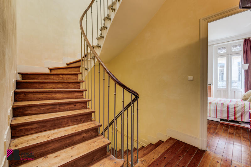 Maison - 216 m² - 8 pièces