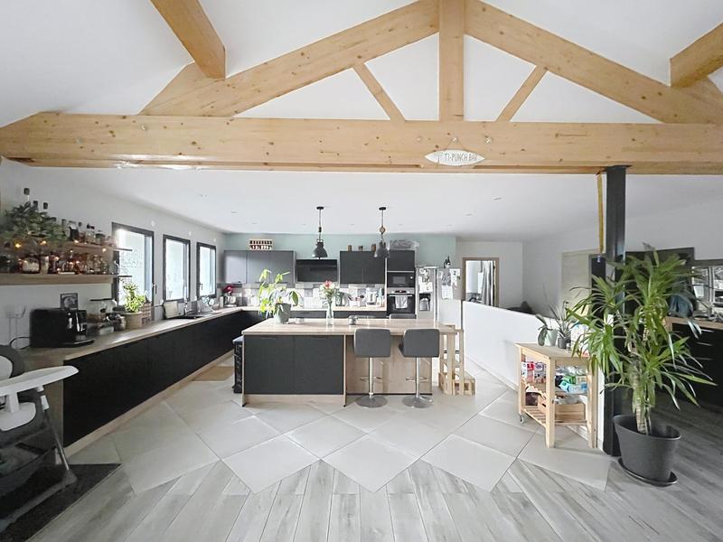 Maison - 203 m² - 5 pièces