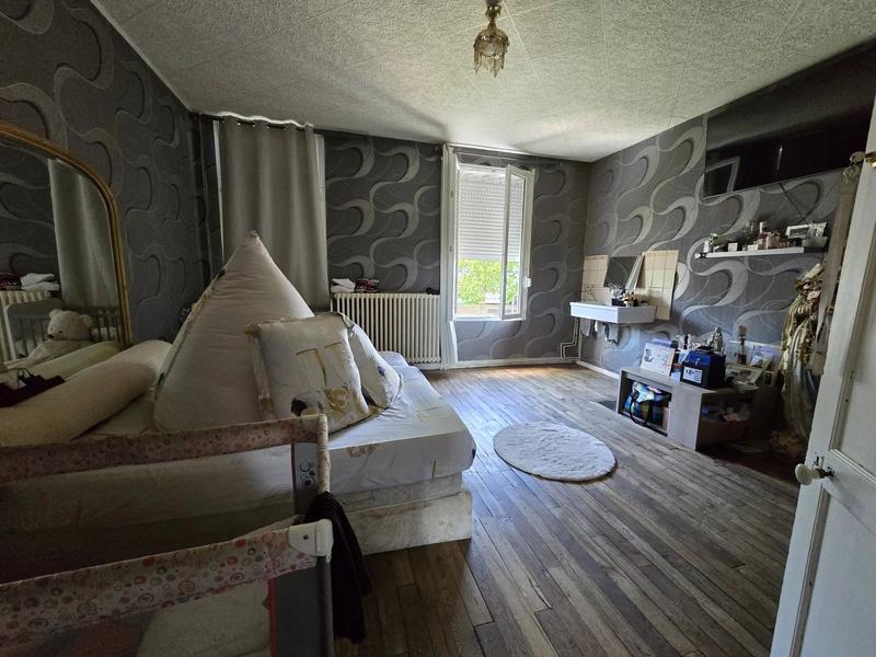 Maison - 270 m² - 9 pièces