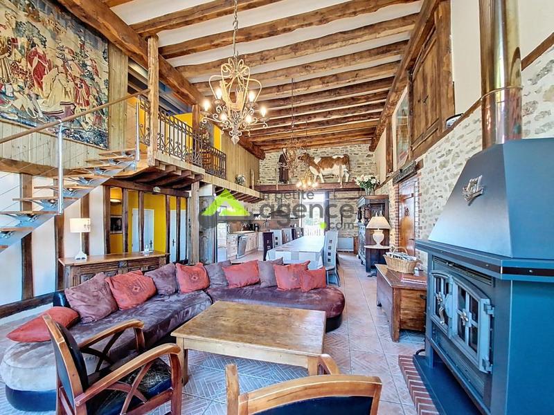 Propriété - 270 m² - 11 pièces