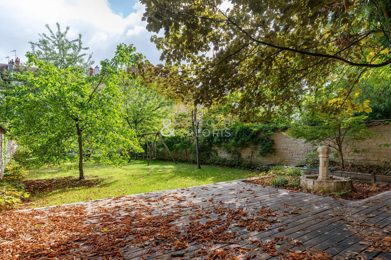 Maison - 302 m² - 10 pièces