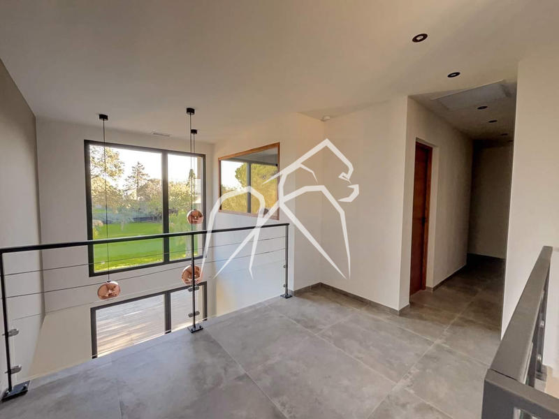 Maison contemporaine - 217 m² - 7 pièces