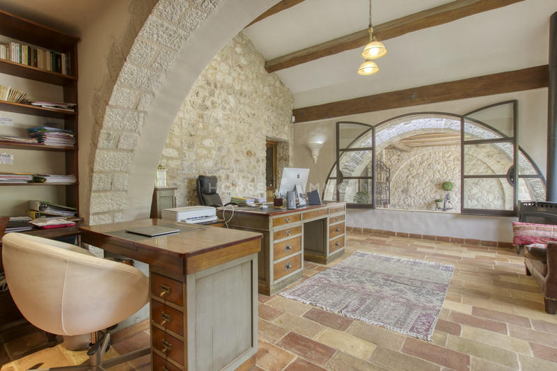 Maison - 600 m² - 20 pièces