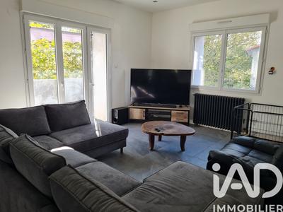 Maison - 370 m² - 9 pièces