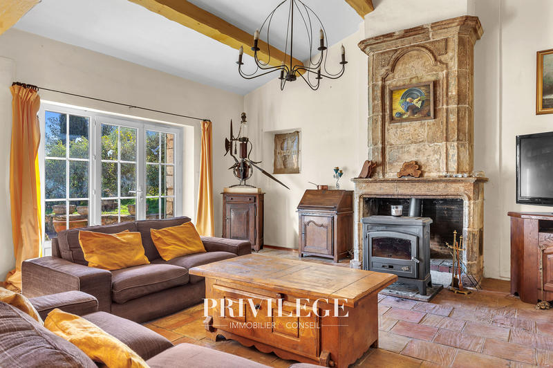 Propriété - 640 m² - 18 pièces