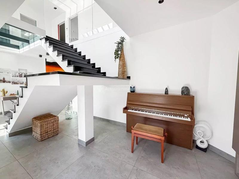 Maison - 334 m² - 11 pièces