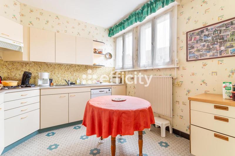 Maison - 240 m² - 12 pièces