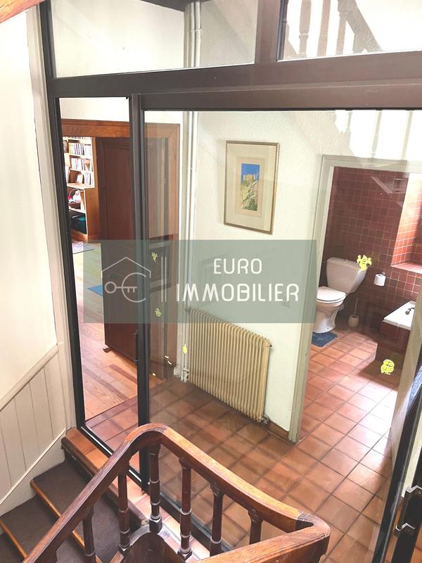 Maison - 215 m² - 9 pièces