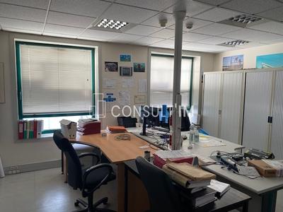 Bureau - 555 m²