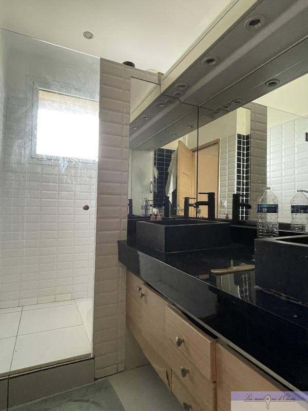 Maison - 230 m² - 9 pièces