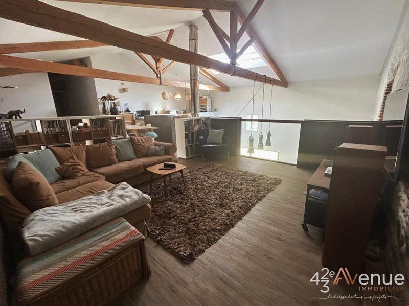 Maison - 375 m² - 9 pièces
