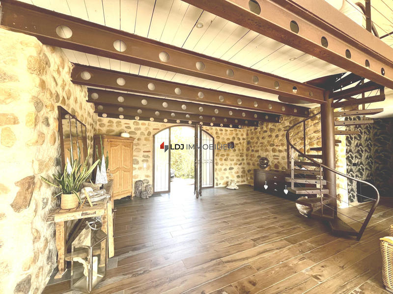 Maison - 210 m² - 5 pièces