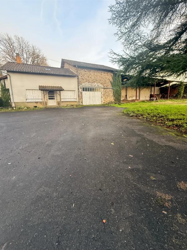 Maison en pierre - 130 m² - 9 pièces