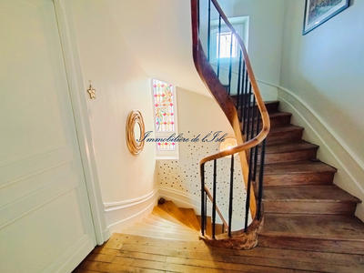 Maison - 265 m² - 12 pièces