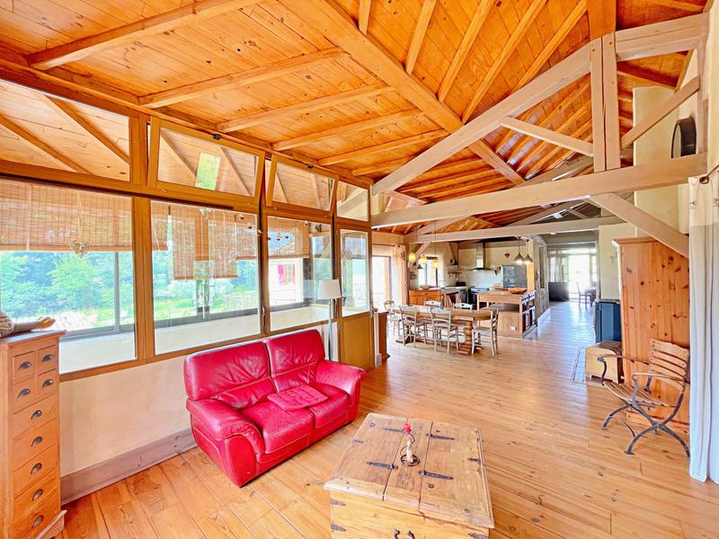 Maison - 412 m² - 15 pièces