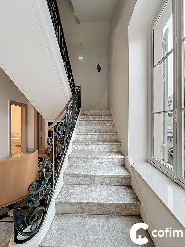 Maison - 380 m² - 14 pièces