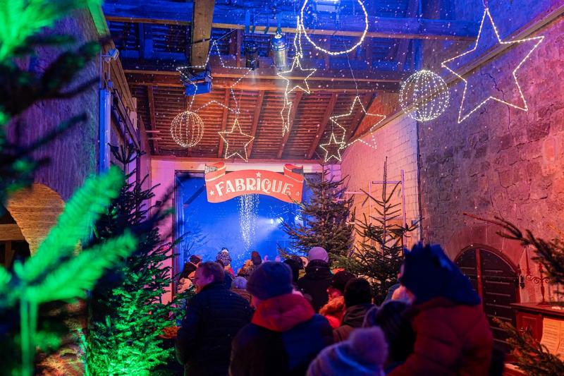 Spectacle déambulatoire de Noël : la fabrique des rêves - une féérie de Noël