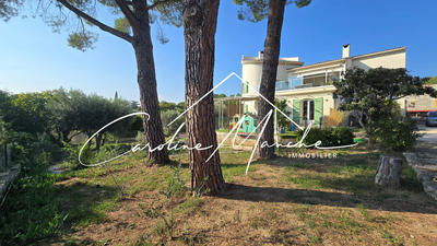 Maison - 250 m² - 8 pièces