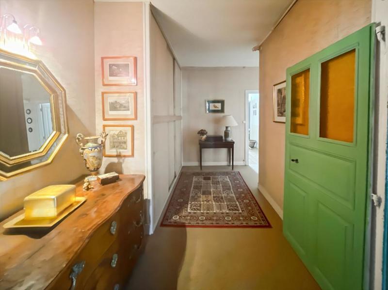 Maison - 335 m² - 12 pièces