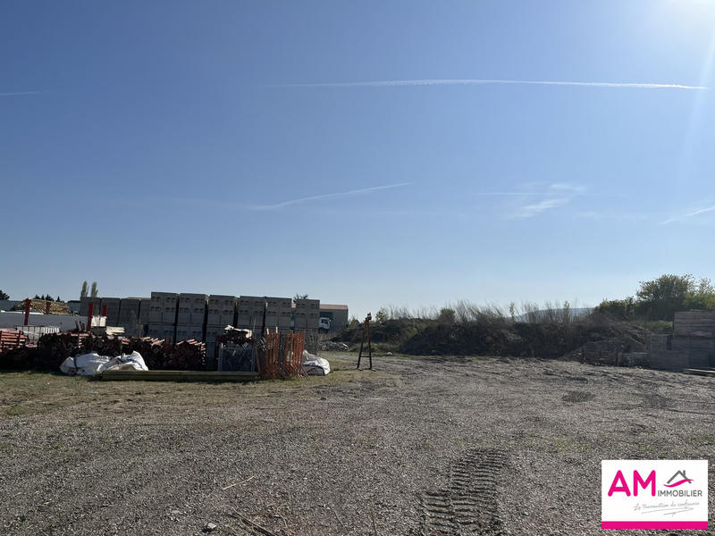 Terrain commercial - 1 751 m²