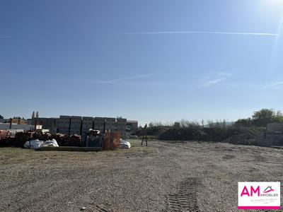 Terrain commercial - 1 751 m²