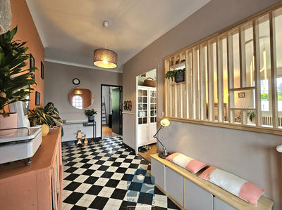 Maison - 225 m² - 9 pièces