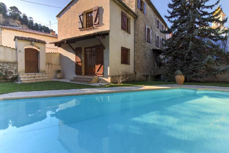 Maison - 185 m² - 7 pièces