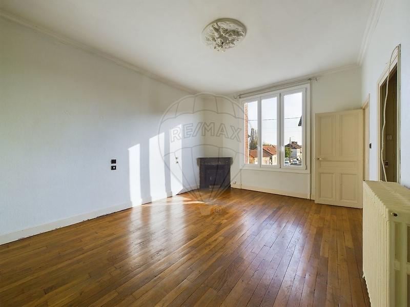 Maison - 220 m² - 6 pièces