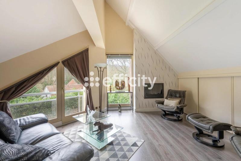 Maison - 205 m² - 7 pièces