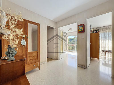 Appartement - 100 m² - 5 pièces