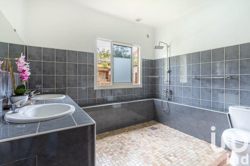 Maison - 238 m² - 13 pièces