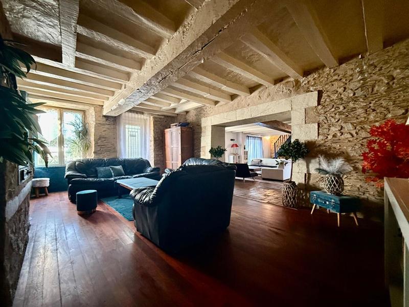 Maison - 260 m² - 11 pièces