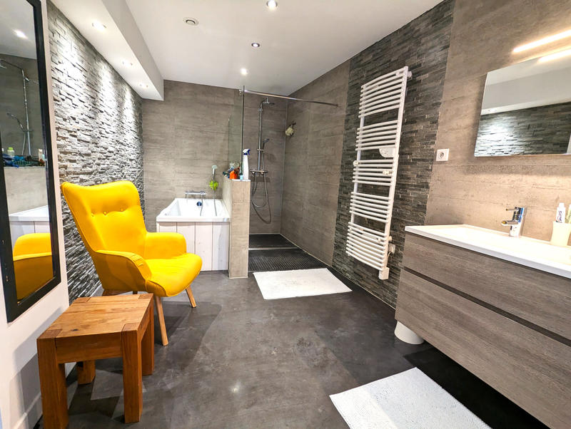 Maison - 238 m² - 6 pièces