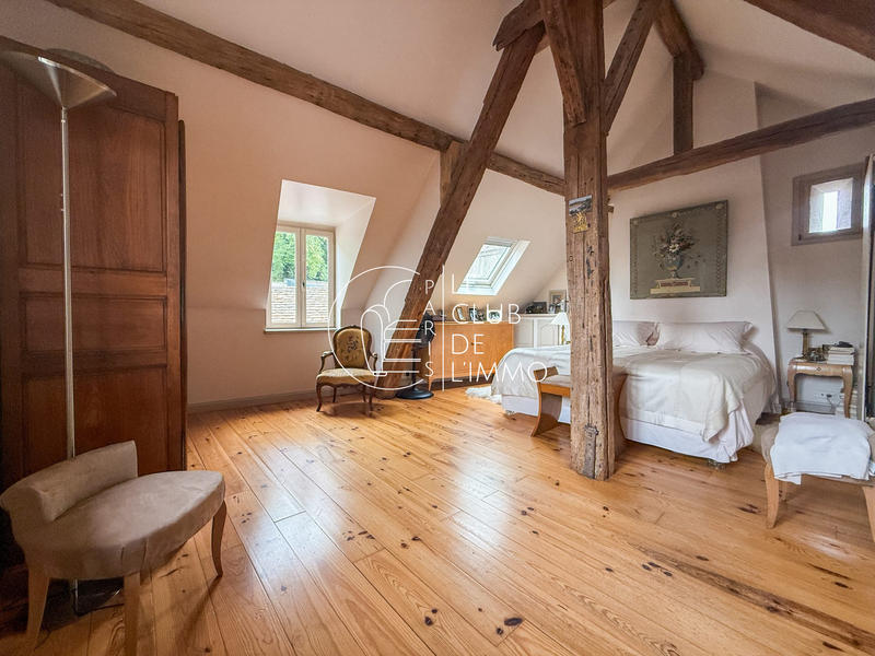 Maison - 280 m² - 10 pièces