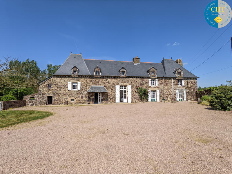 Maison - 228 m² - 12 pièces