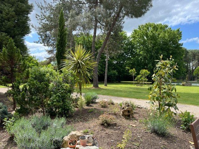 Maison traditionnelle - 270 m² - 6 pièces