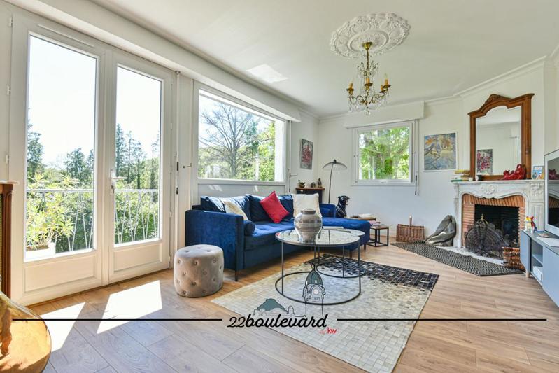 Maison - 220 m² - 7 pièces