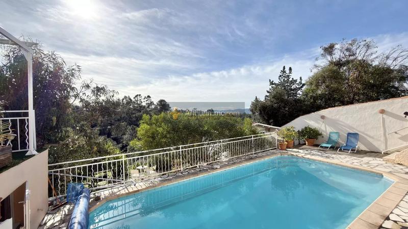 Maison - 540 m² - 4 pièces